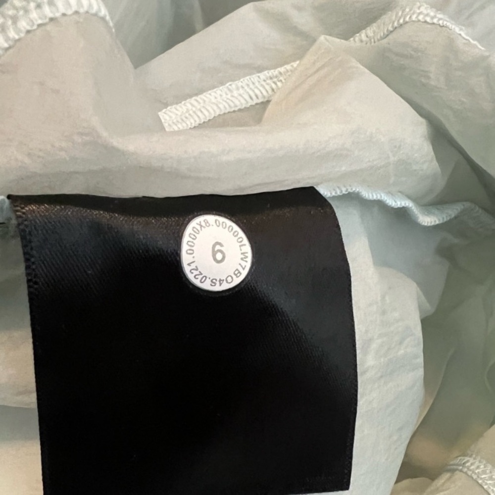 🏖️ FLASH SALE - TODAY ONLY
Lululemon Step Out Shorts Size 6 - Picture 6 of 8